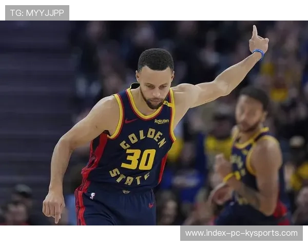 库里外线三连中，勇士用远投彻底打开局面