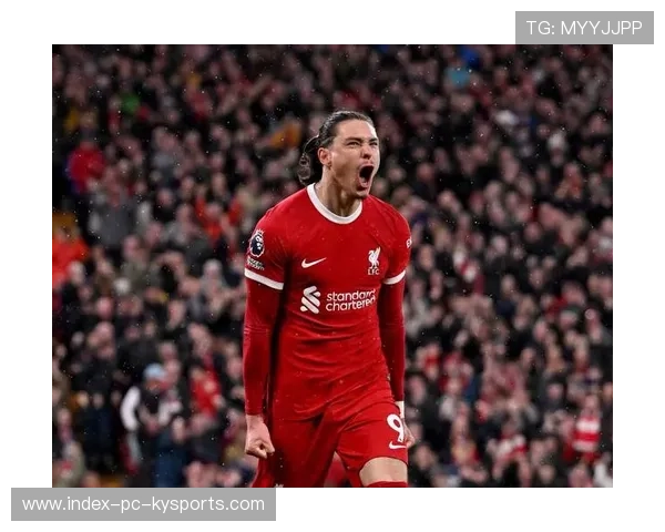 利物浦前场反抢极快，努涅斯挑射滑门而过