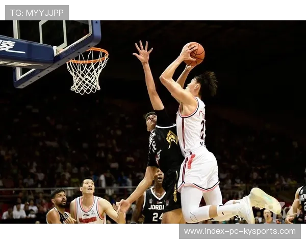 CBA 球员完成三双后赢得全场掌声 CBA 球员完成三双后赢得全场掌声