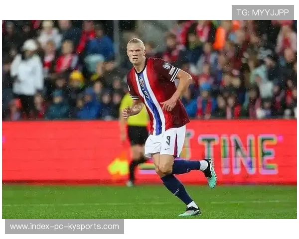 哈兰德抢点头槌破网，挪威锋线持续高效