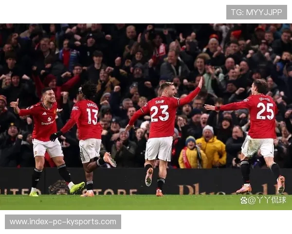 曼联主场迎战热刺,球队全员准备迎接挑战 曼联主场迎战热刺,球队全员准备迎接挑战